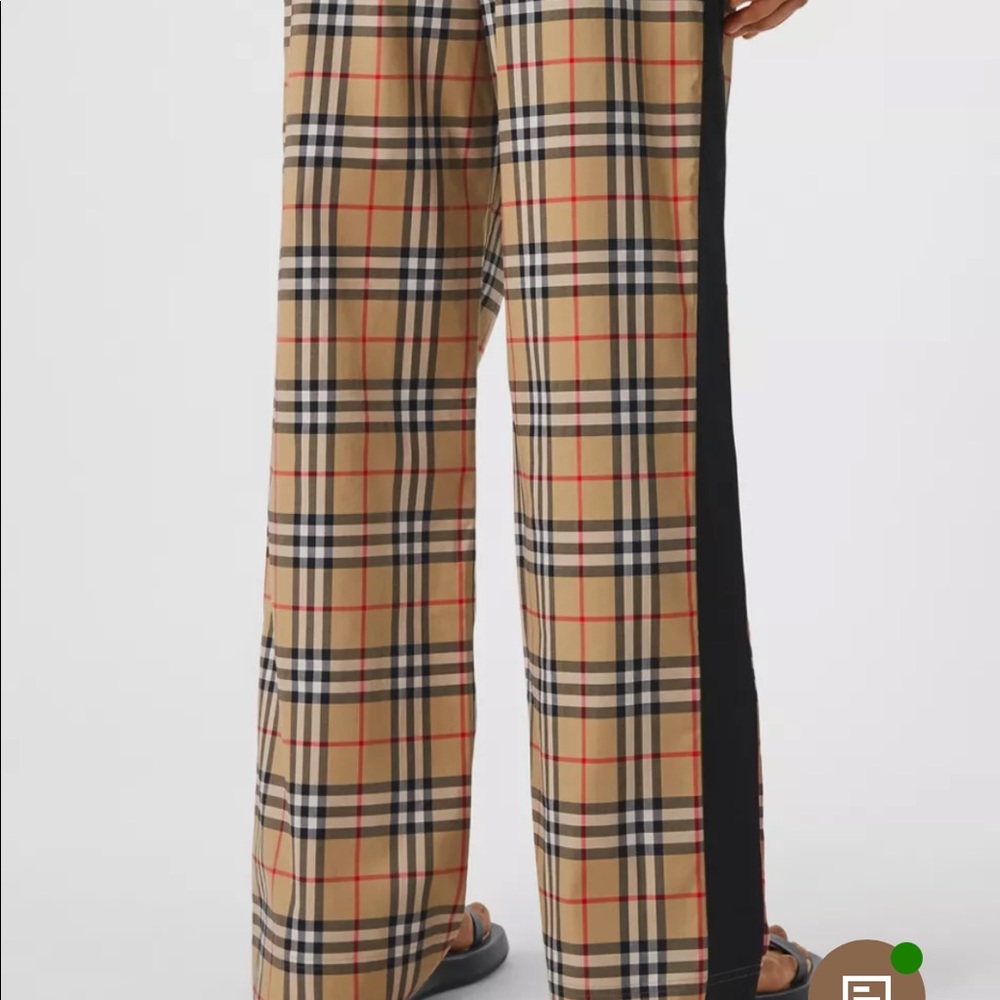 Burberry::: tan